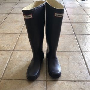 Gently used hunter boots!🔥
